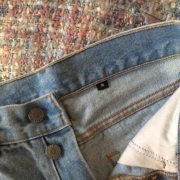 Cute brandy Melville high waist jean shorts - Picture 3 of 3